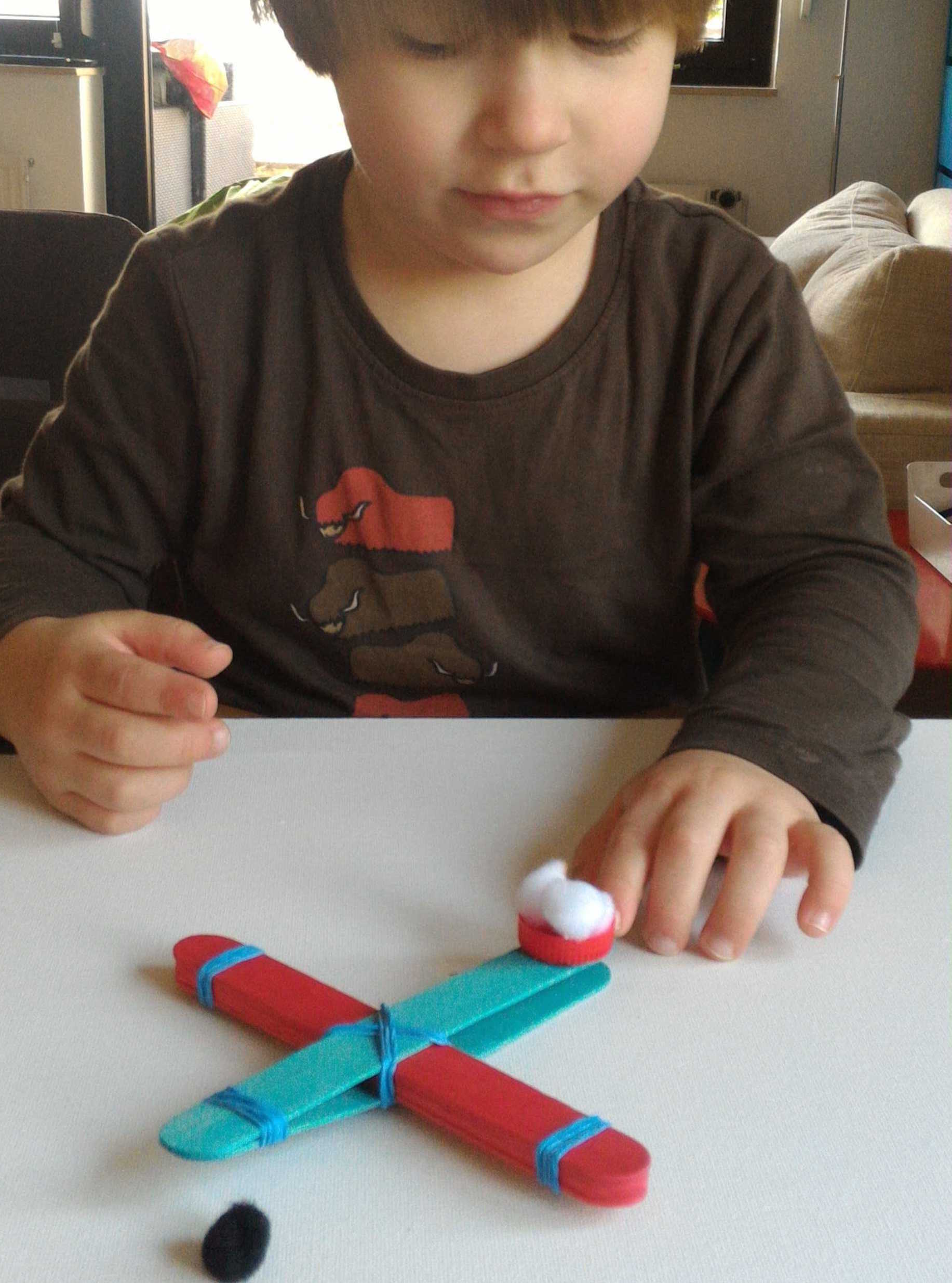 Medium fabriquer une catapulte pompons