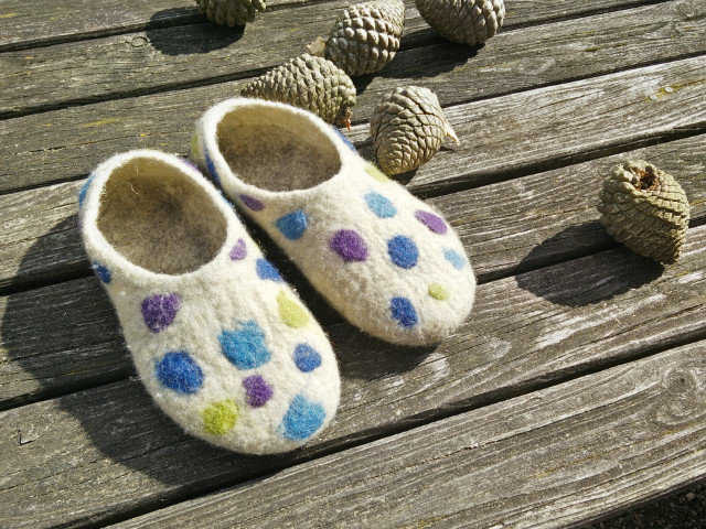 Medium hand felted slippers 01