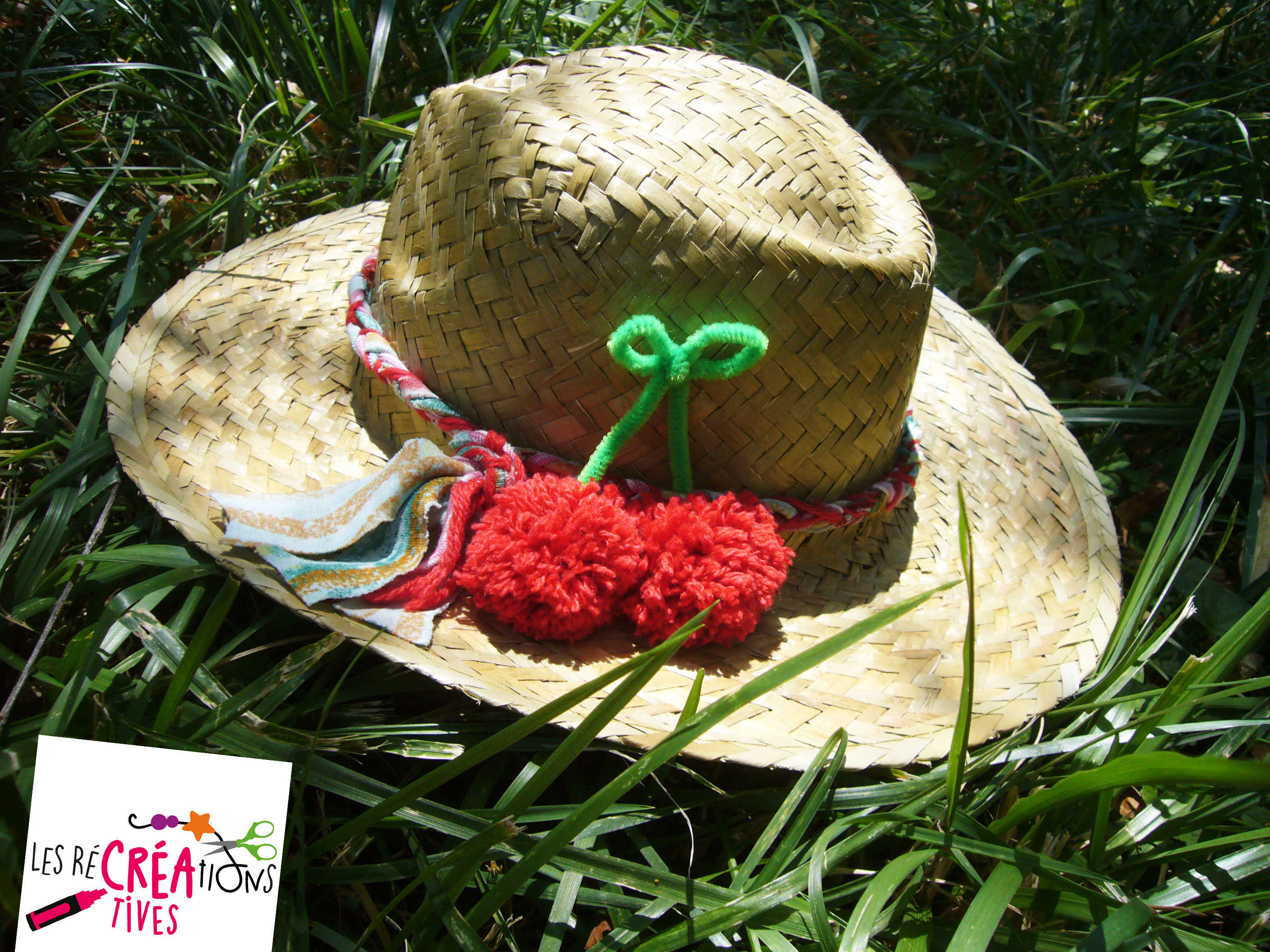 Medium chapeau customiser cerise pompon
